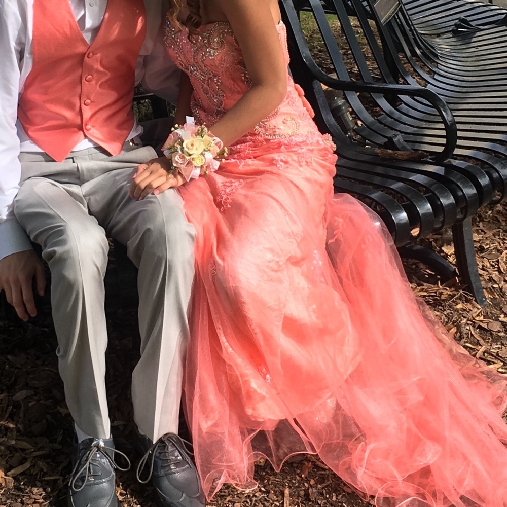 Coral prom dress - Picture 3 of 8